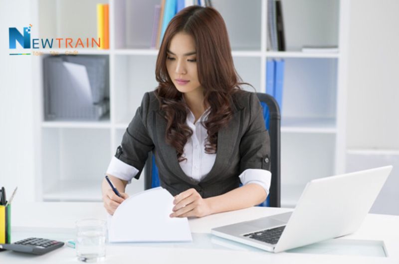 Nên học kế toán tổng hợp hay kế toán doanh nghiệp cho phù hợp?